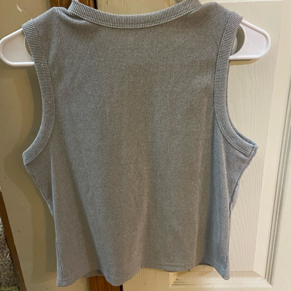 Sleeveless Ribbed Button-Up Top - Picture 2 of 3